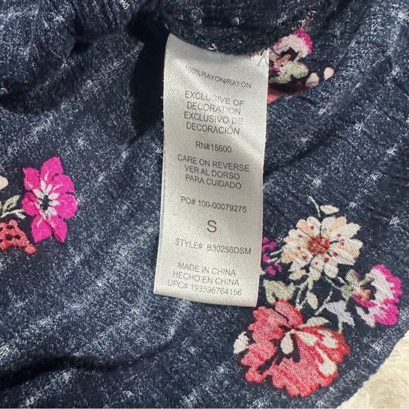 Democracy Size S Navy Pink Floral Button Front Blouse Top Summer Casual Resort - Picture 9 of 13